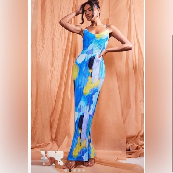 PrettyLittleThing Women’s Blue Abstract Plissé Maxi Dress Size 2 NWT - Picture 2 of 3